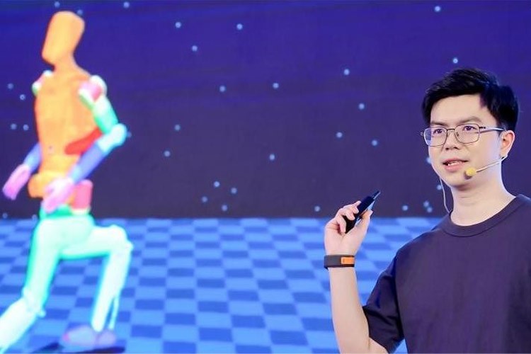 天才少年稚晖君best365机器人走路进场！AI模型做大脑，目标售价20万以内